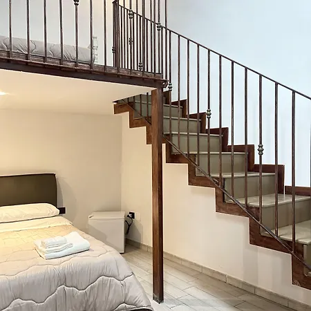 House Caracciolo By Loveinthetravel Bed and Breakfast Νάπολη